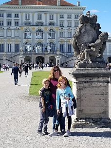 20180923_133428 Karen And Children At Nymphenburg Palace Front Entrance